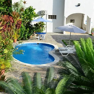 Trade Winds Vacation Apartment Anadel